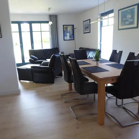 Reetdachhaus Holunder 3, 6 Personen, Kamin, W-lan Puddemin